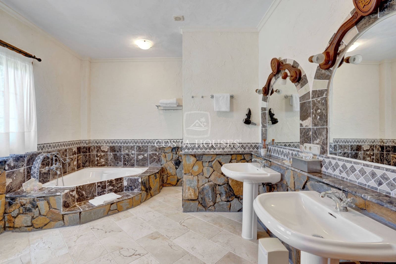 12 Zimmer Hotel zu verkaufen in Tarbena mit Pool Garage - 3.995.000 € (Ref: 8864103)