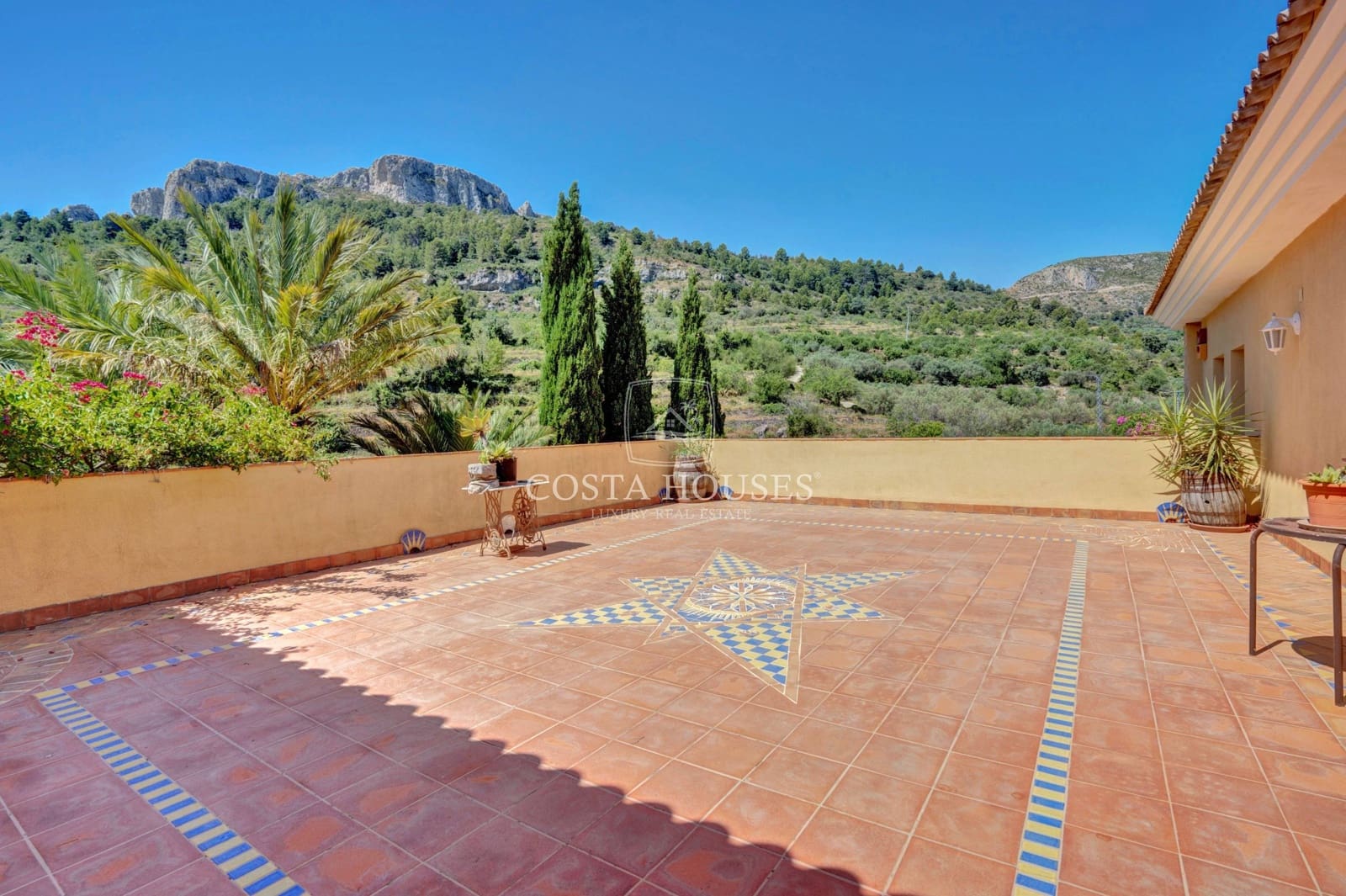 12 Zimmer Hotel zu verkaufen in Tarbena mit Pool Garage - 3.995.000 € (Ref: 8864103)