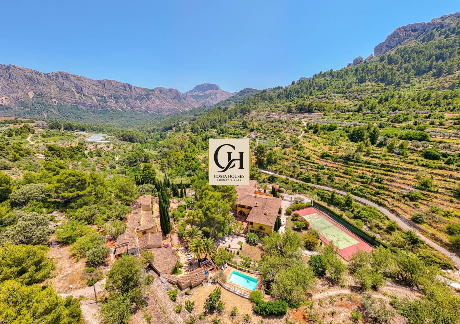 12 Zimmer Hotel zu verkaufen in Tarbena mit Pool Garage - 3.995.000 € (Ref: 8864103)