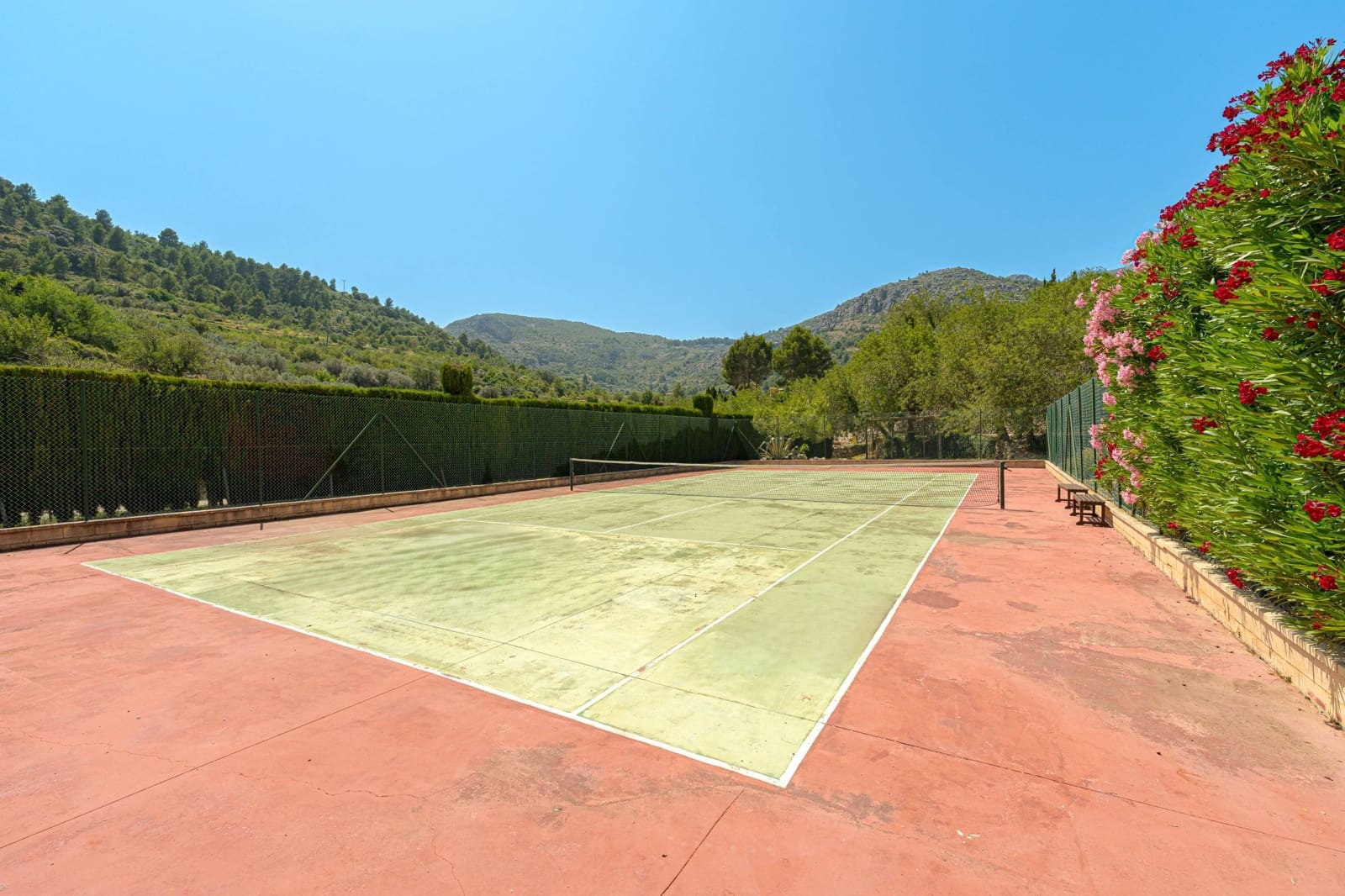 12 Zimmer Hotel zu verkaufen in Tarbena mit Pool Garage - 3.995.000 € (Ref: 8864103)