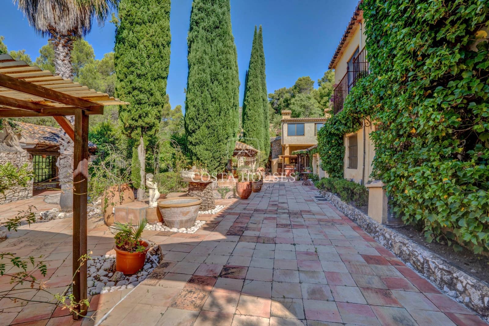 12 Zimmer Hotel zu verkaufen in Tarbena mit Pool Garage - 3.995.000 € (Ref: 8864103)