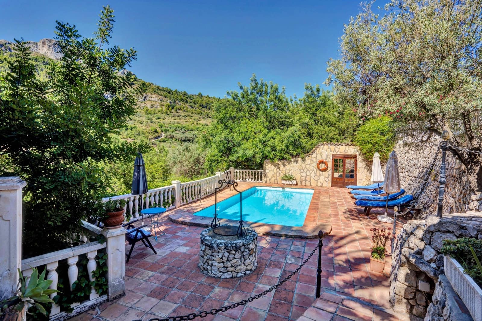 12 Zimmer Hotel zu verkaufen in Tarbena mit Pool Garage - 3.995.000 € (Ref: 8864103)