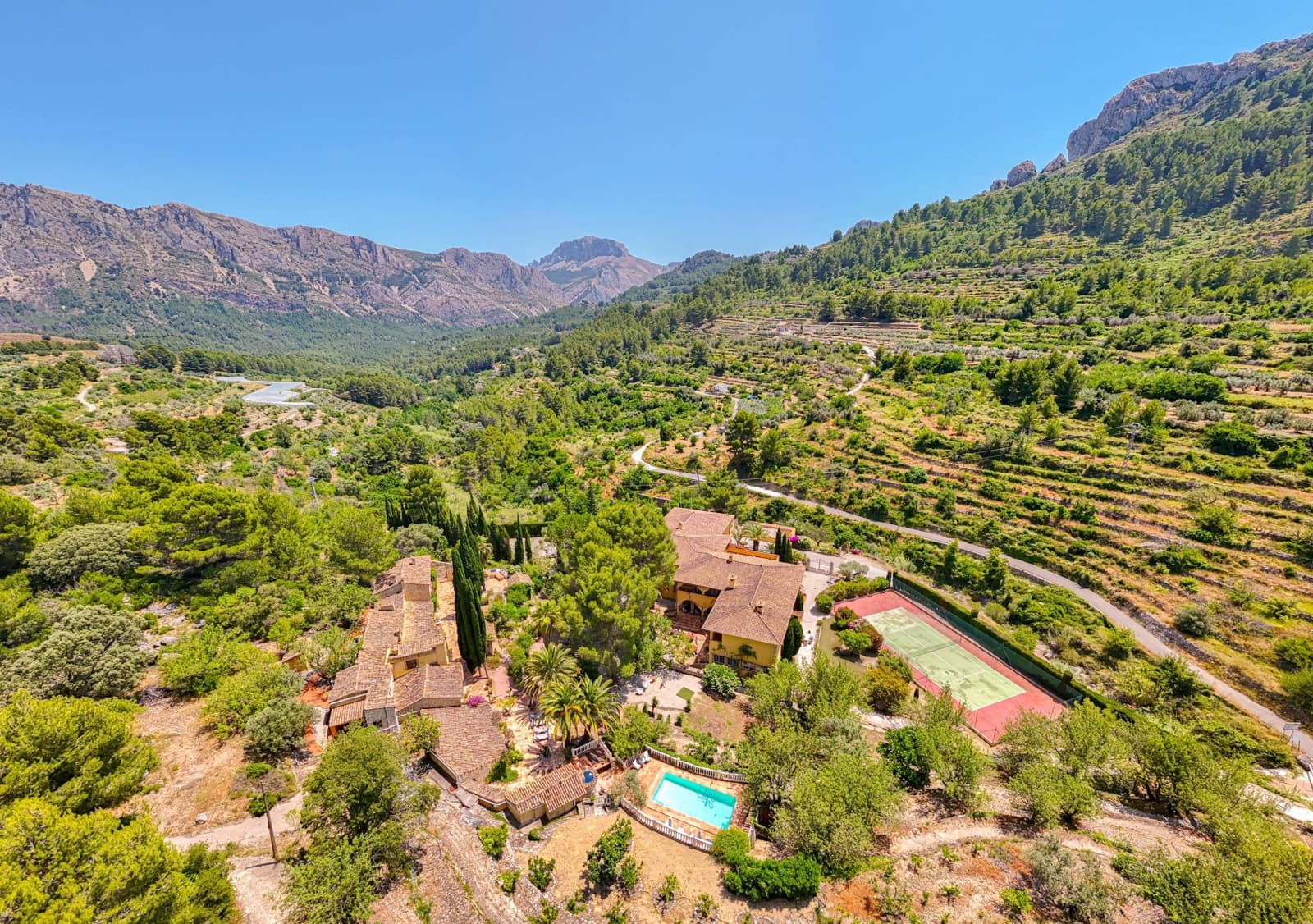 12 Zimmer Hotel zu verkaufen in Tarbena mit Pool Garage - 3.995.000 € (Ref: 8864103)