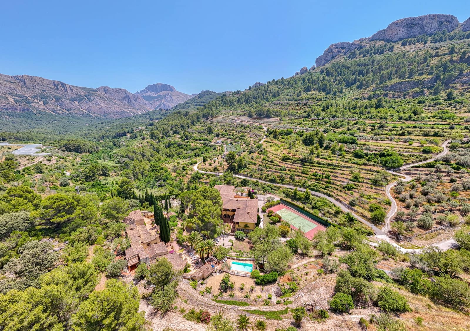 12 Zimmer Hotel zu verkaufen in Tarbena mit Pool Garage - 3.995.000 € (Ref: 8864103)
