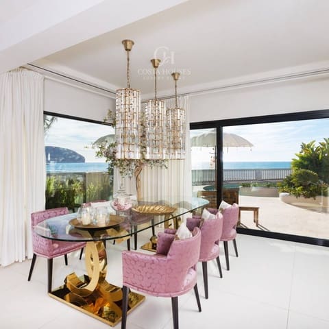 5 bedroom Villa for sale in Moraira, Teulada-Moraira with pool - € 5,850,000 (Ref: 8864109)