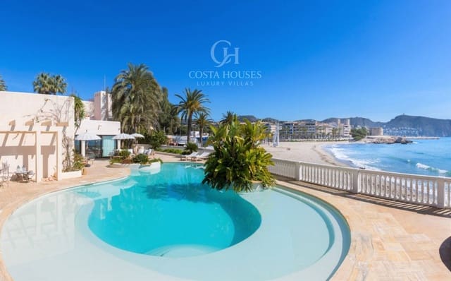 5 bedroom Villa for sale in Moraira, Teulada-Moraira with pool - € 5,850,000 (Ref: 8864109)