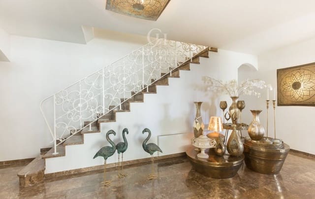 5 bedroom Villa for sale in Moraira, Teulada-Moraira with pool - € 5,850,000 (Ref: 8864109)