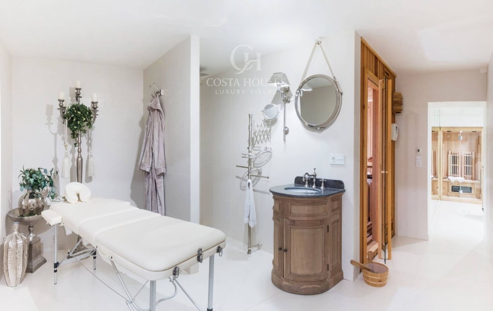 5 bedroom Villa for sale in Moraira with pool - € 5,850,000 (Ref: 8864109)