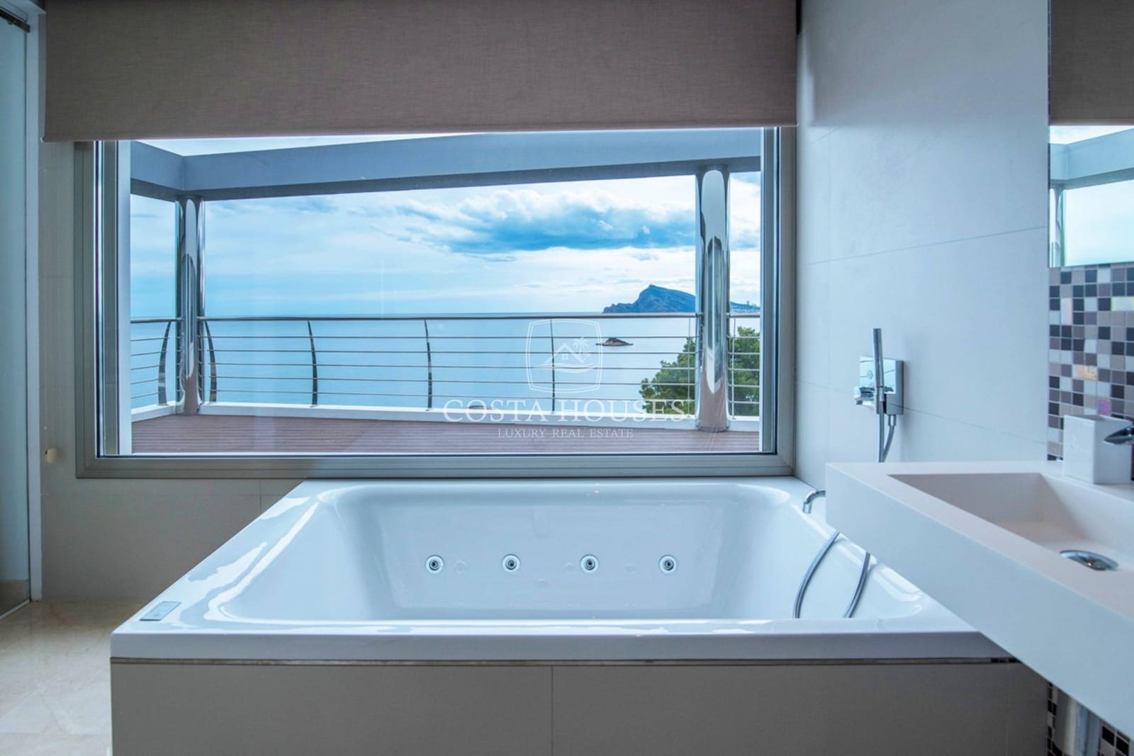 6 bedroom Villa for sale in Altea with pool garage - € 6,300,000 (Ref: 8864110)