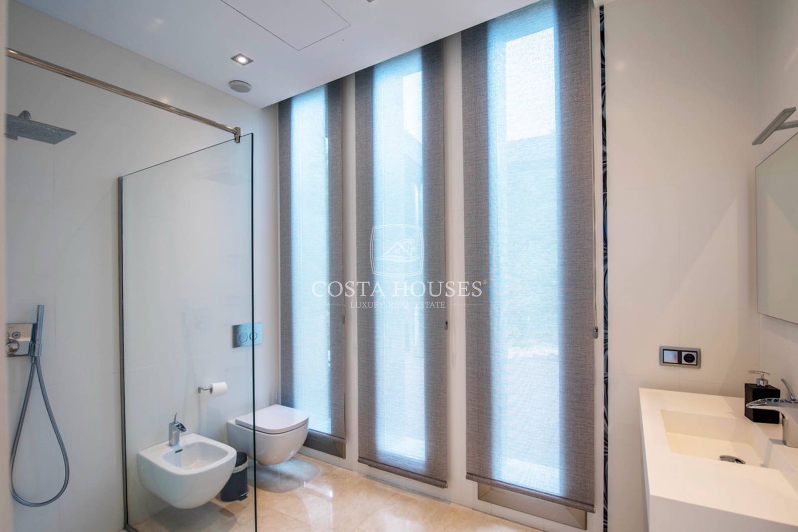 6 bedroom Villa for sale in Altea with pool garage - € 6,300,000 (Ref: 8864110)