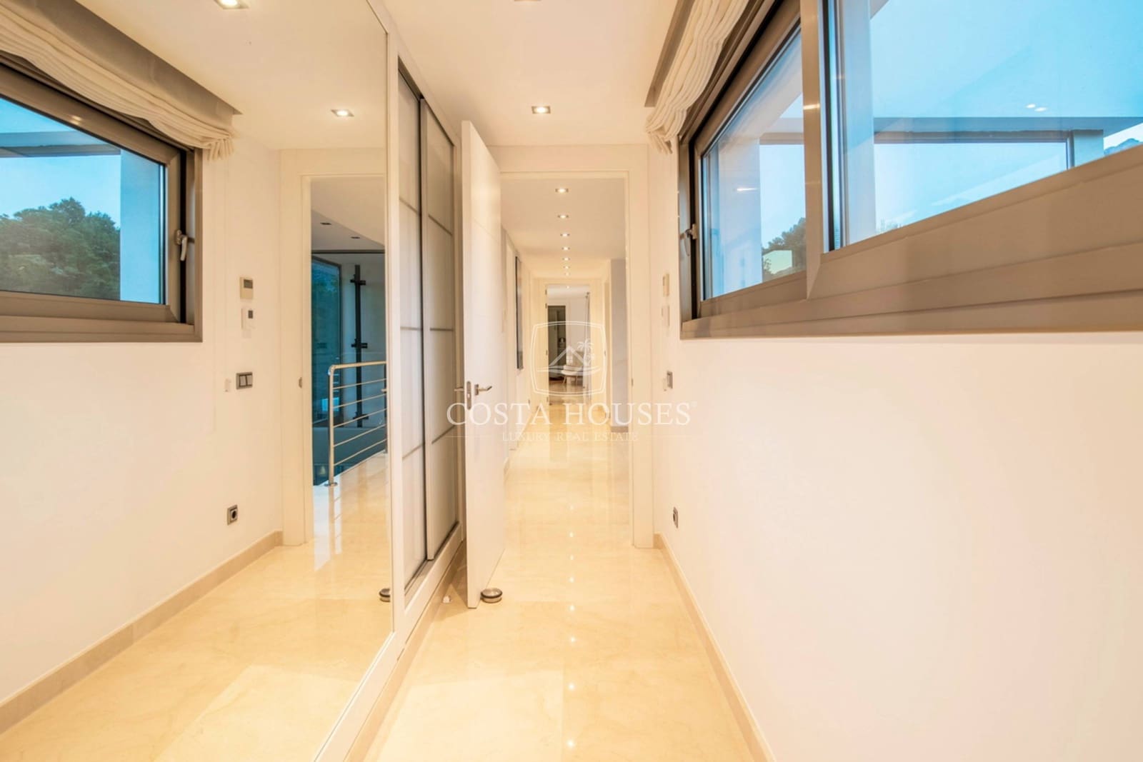 6 bedroom Villa for sale in Altea with pool garage - € 6,300,000 (Ref: 8864110)