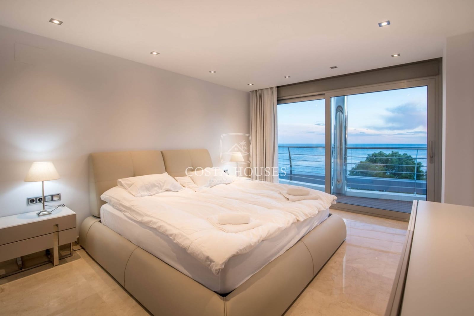 6 bedroom Villa for sale in Altea with pool garage - € 6,300,000 (Ref: 8864110)