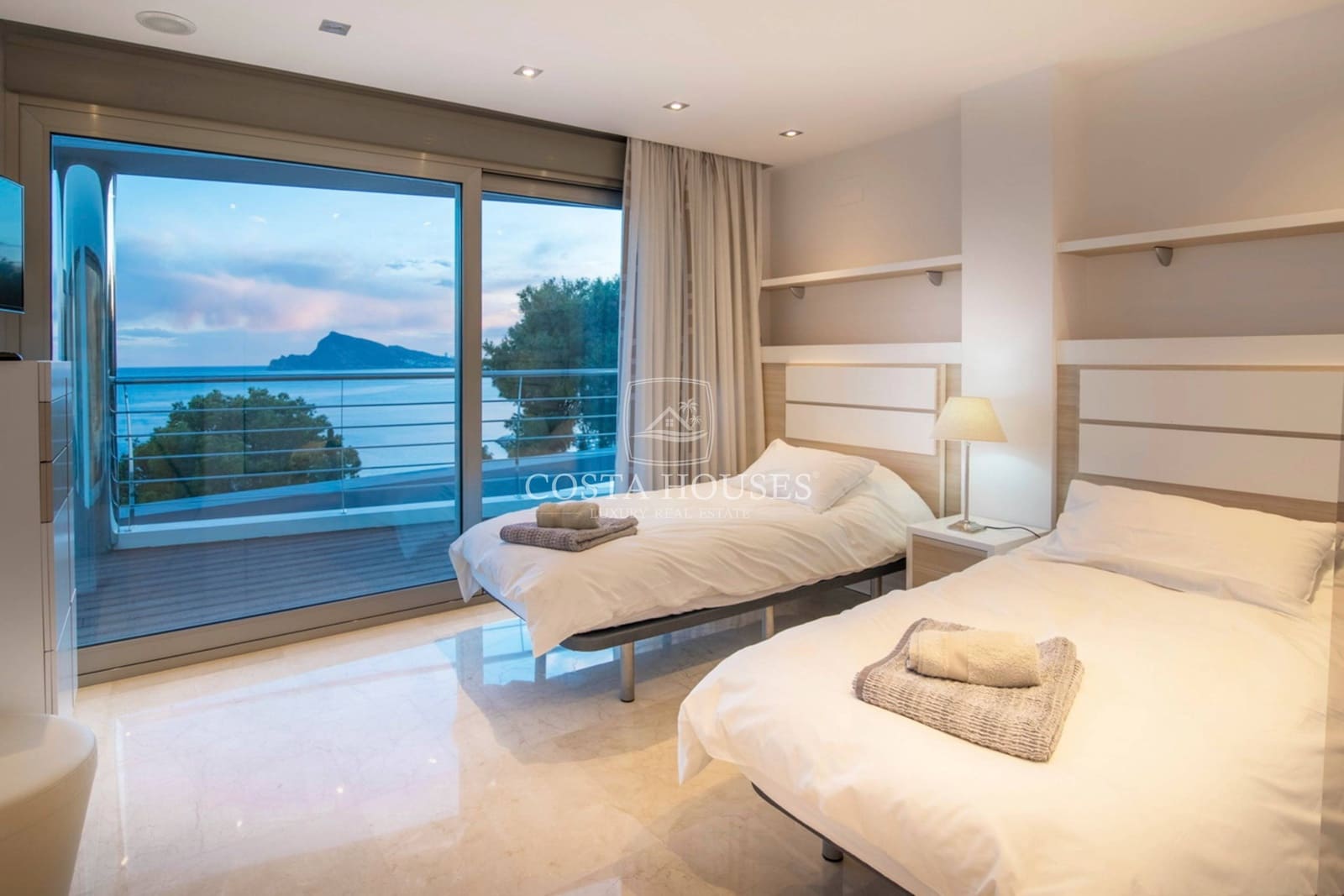 6 bedroom Villa for sale in Altea with pool garage - € 6,300,000 (Ref: 8864110)