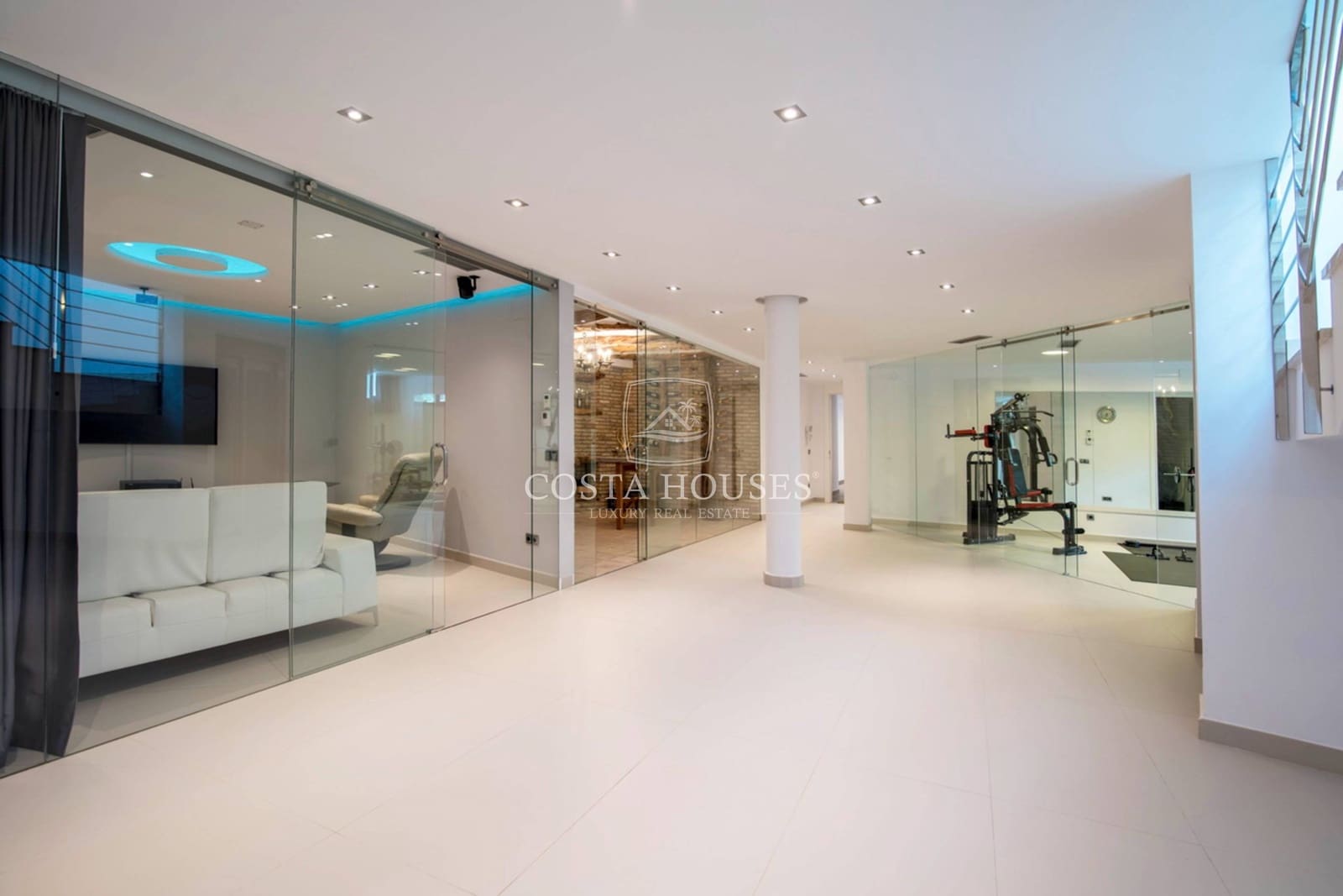 6 bedroom Villa for sale in Altea with pool garage - € 6,300,000 (Ref: 8864110)