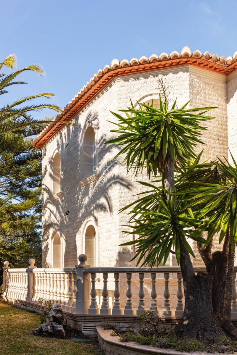 2 soverom Villa til salgs i Adsubia med svømmebasseng garasje - € 1 500 000 (Ref: 8891098)