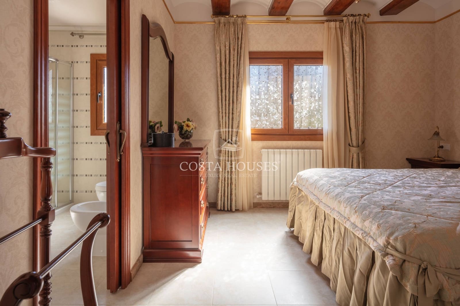 2 soverom Villa til salgs i Adsubia med svømmebasseng garasje - € 1 500 000 (Ref: 8891098)