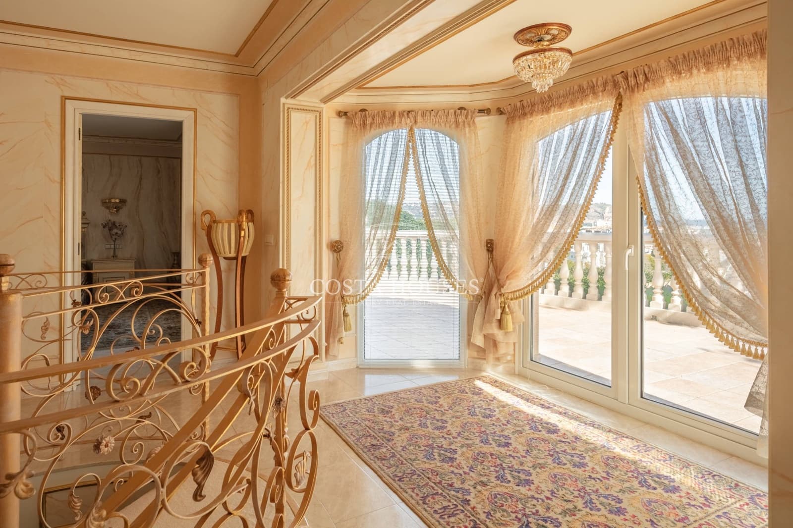 2 soverom Villa til salgs i Adsubia med svømmebasseng garasje - € 1 500 000 (Ref: 8891098)