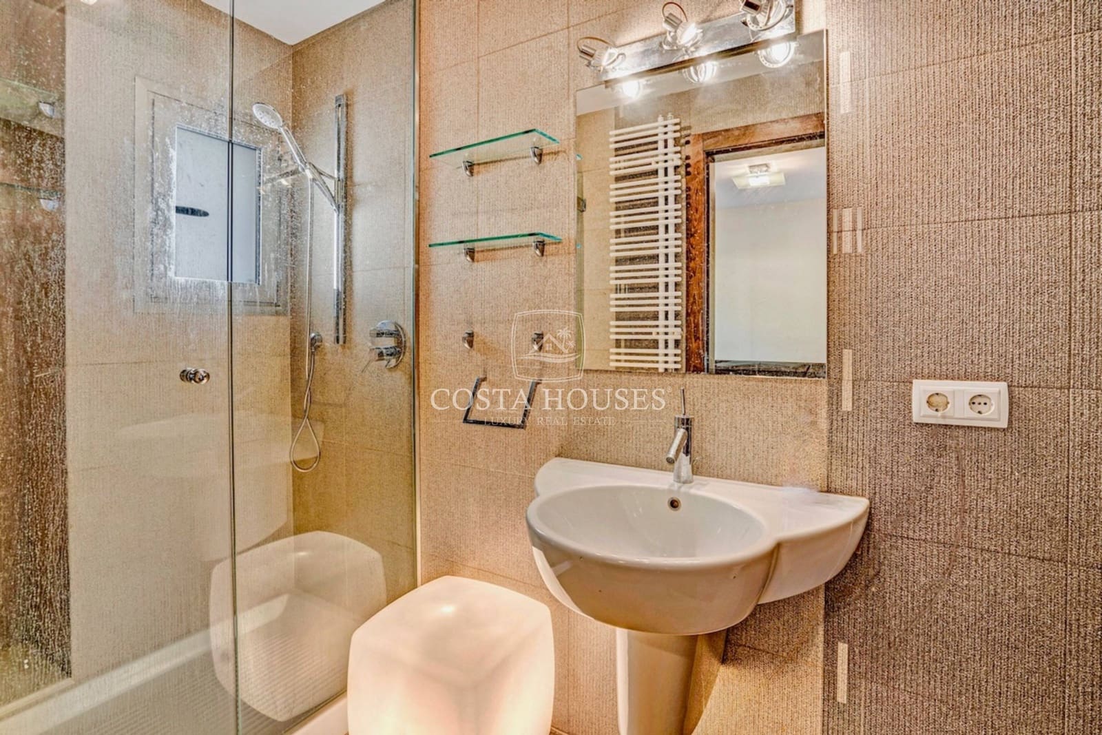 3 bedroom Villa for sale in Benissa with garage - € 1,500,000 (Ref: 8903006)