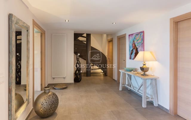 7 soverom Villa til salgs i Benissa med svømmebasseng garasje - € 1 750 000 (Ref: 8935011)