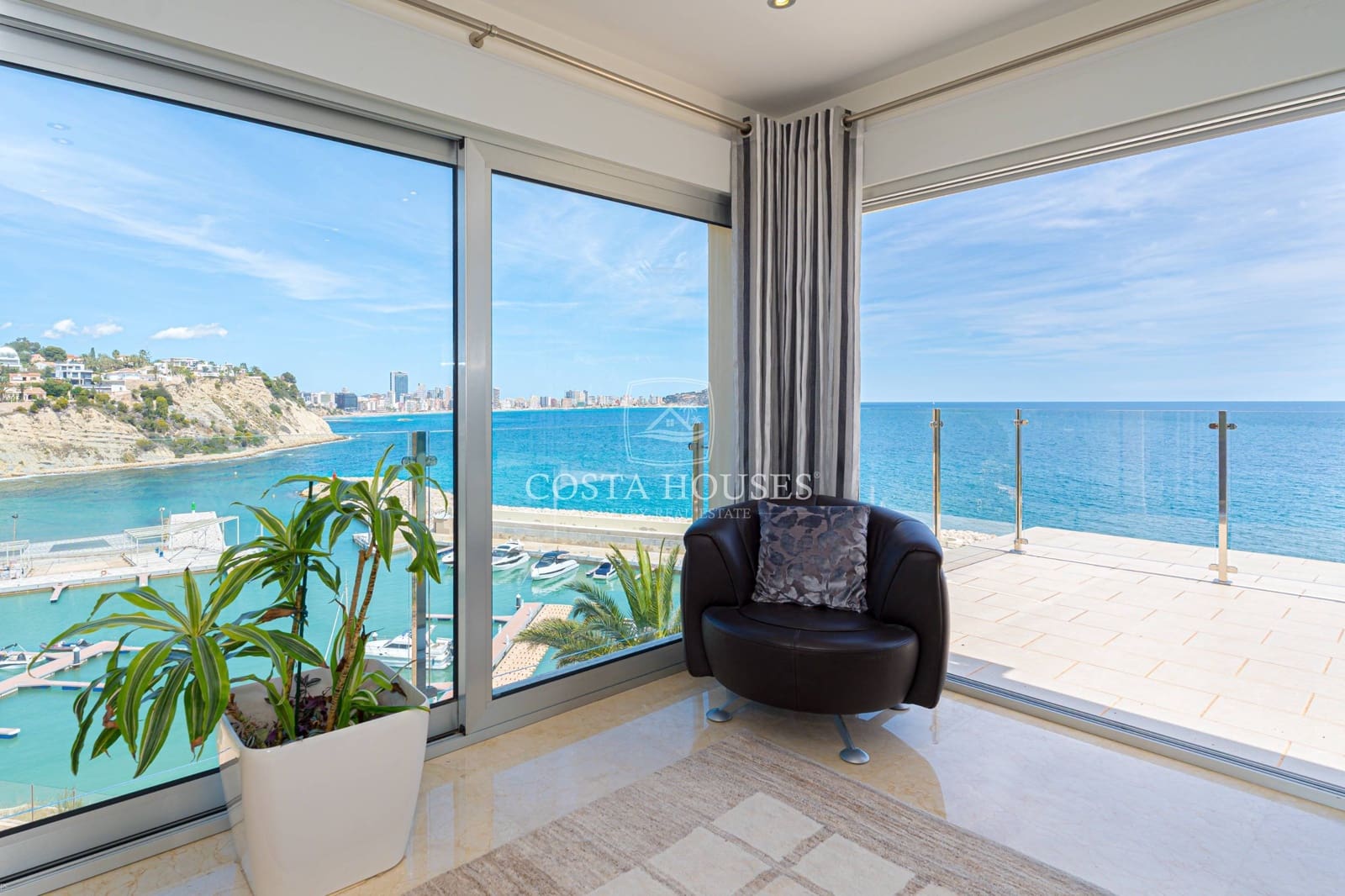 4 soverom Villa til salgs i Calpe / Calp med svømmebasseng garasje - € 4 200 000 (Ref: 8961556)