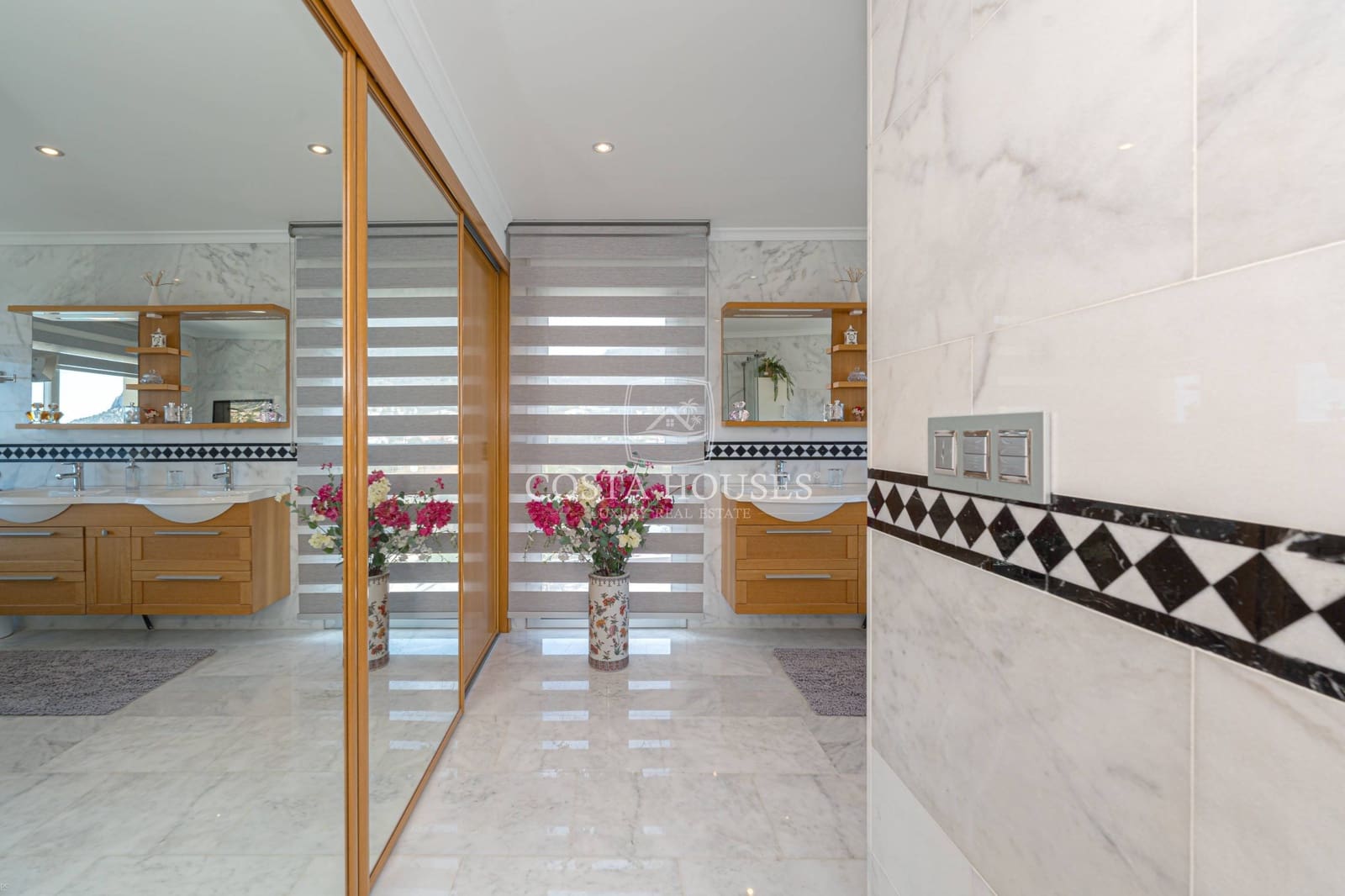 4 soverom Villa til salgs i Calpe / Calp med svømmebasseng garasje - € 4 200 000 (Ref: 8961556)