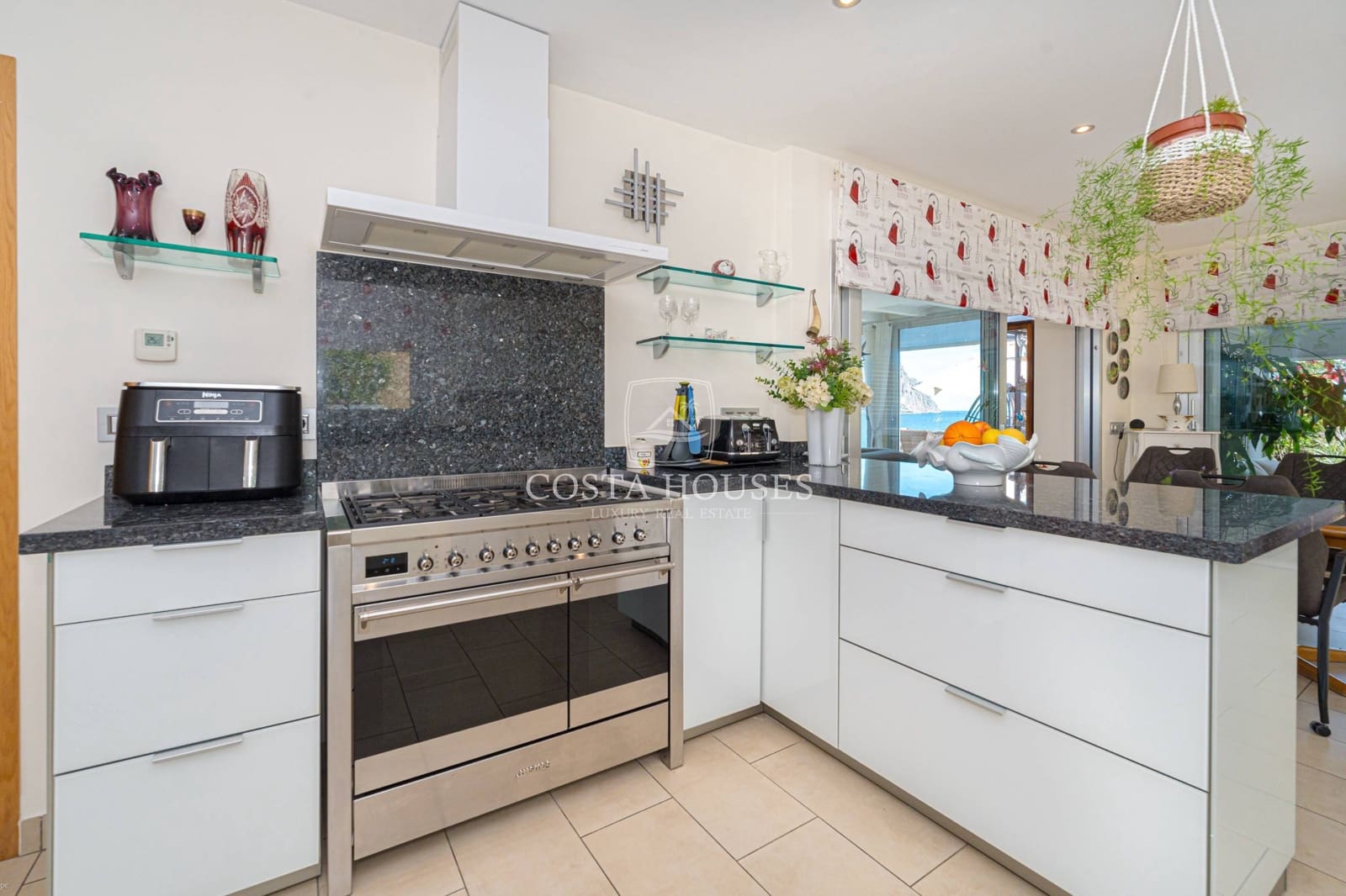 4 soverom Villa til salgs i Calpe / Calp med svømmebasseng garasje - € 4 200 000 (Ref: 8961556)