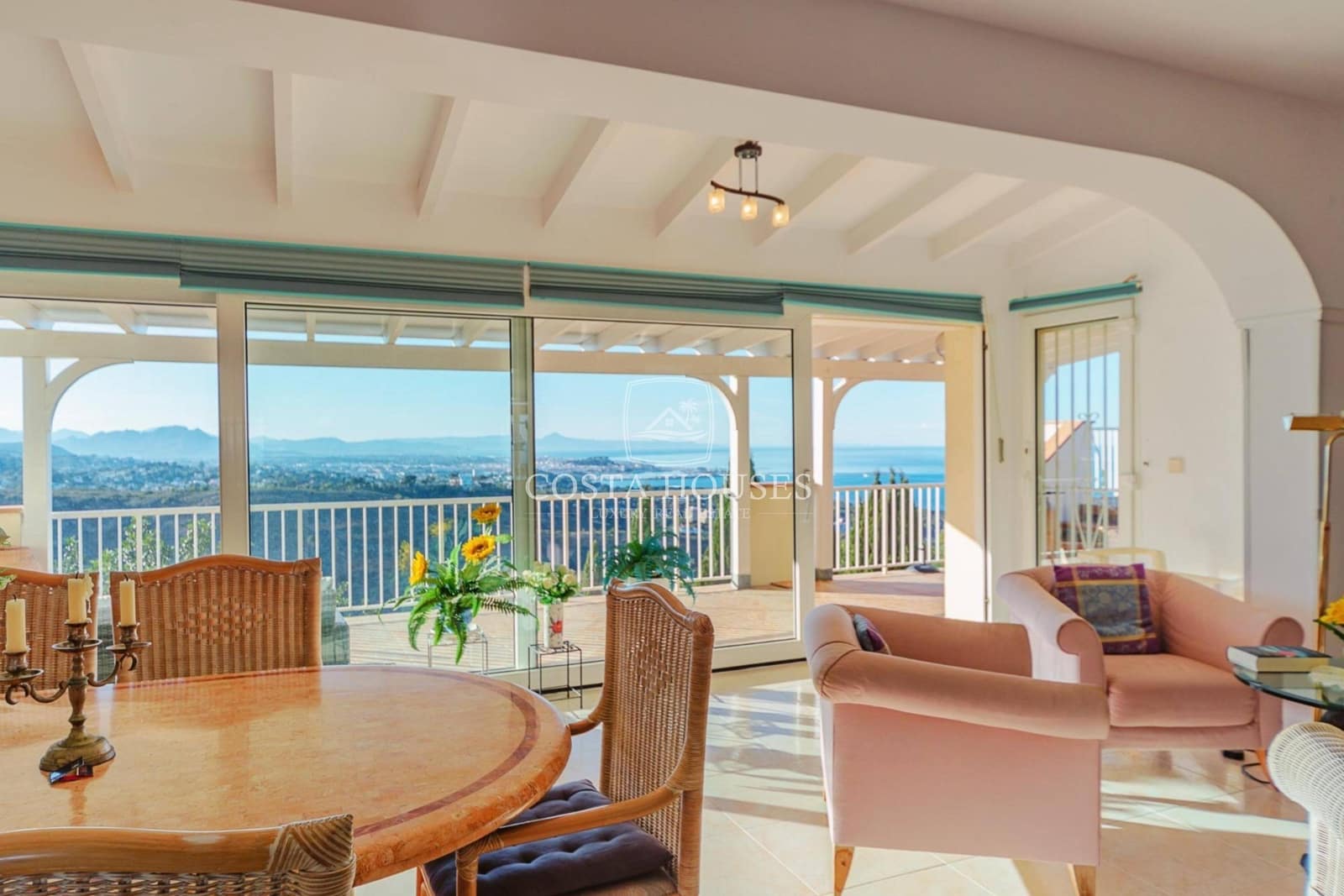 6 bedroom Villa for sale in Denia with pool garage - € 1,350,000 (Ref: 8979076)