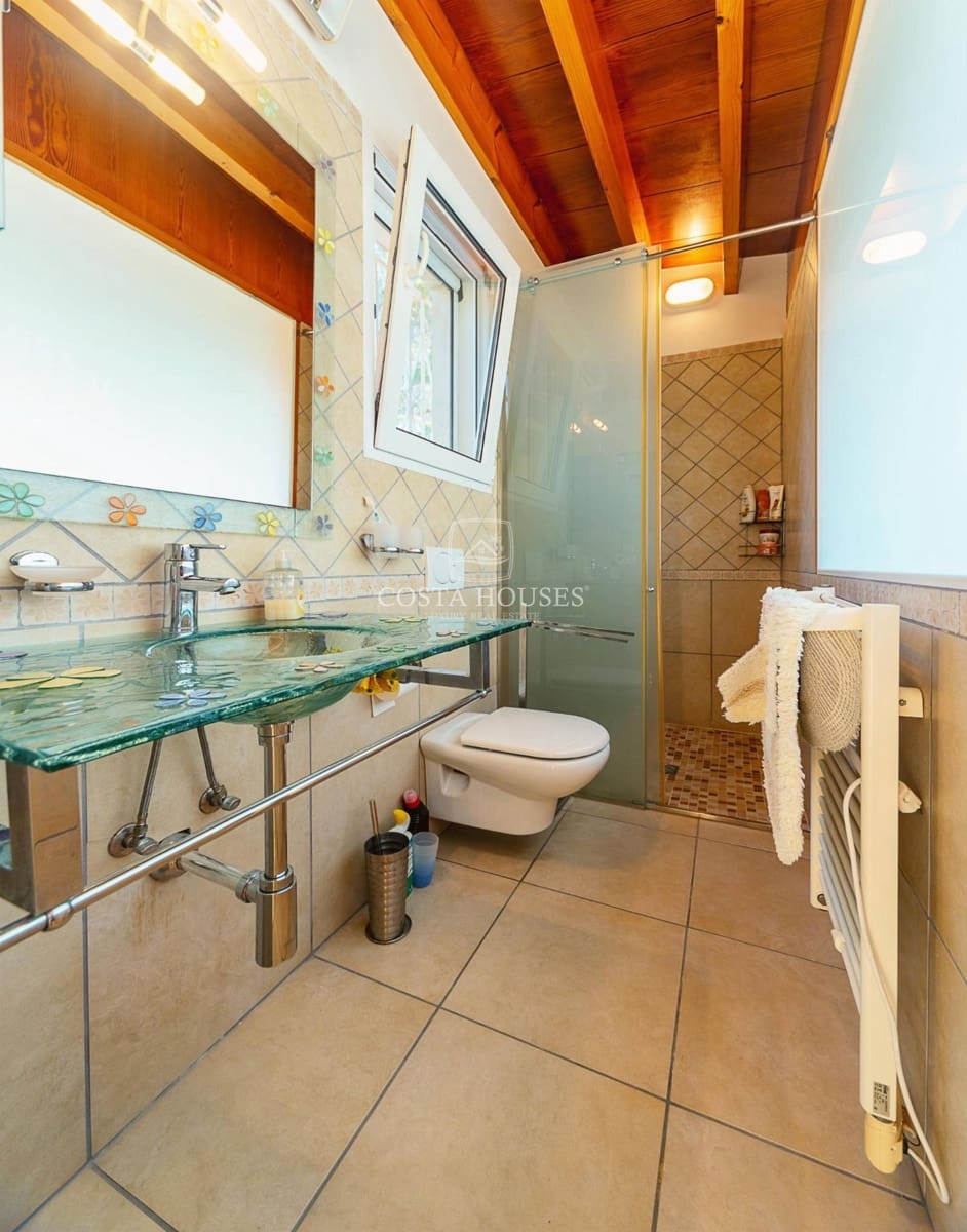 6 bedroom Villa for sale in Denia with pool garage - € 1,350,000 (Ref: 8979076)