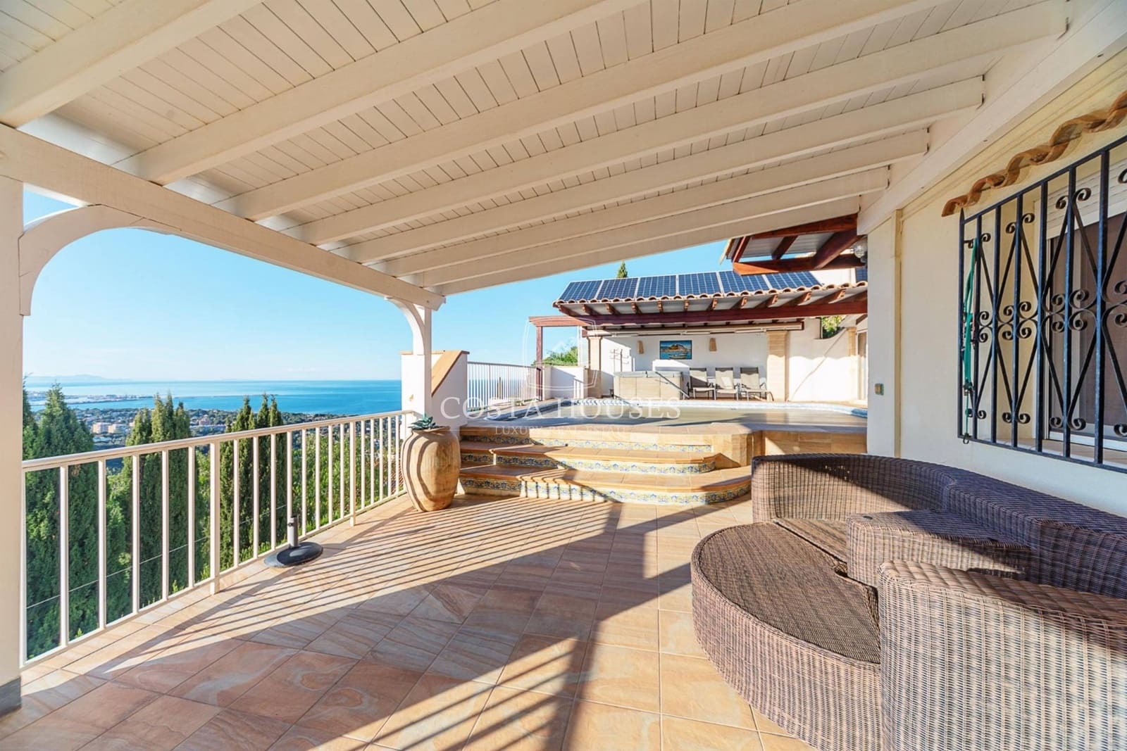 6 bedroom Villa for sale in Denia with pool garage - € 1,350,000 (Ref: 8979076)