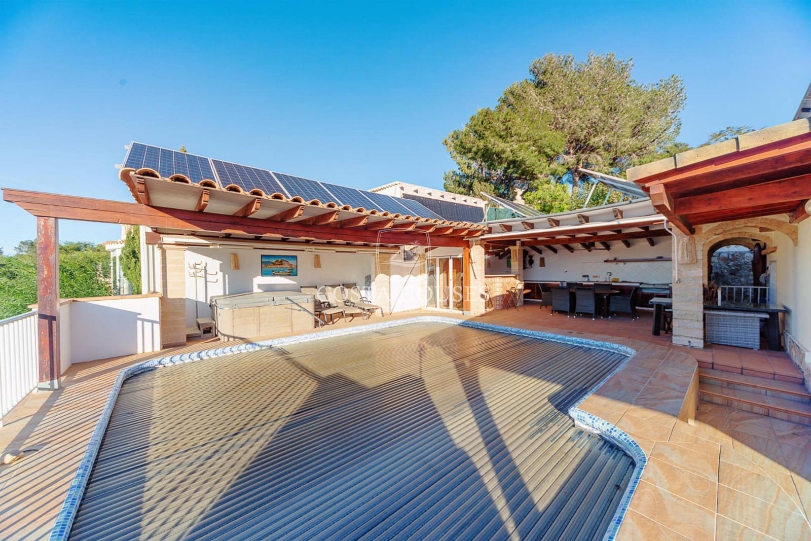 6 bedroom Villa for sale in Denia with pool garage - € 1,350,000 (Ref: 8979076)