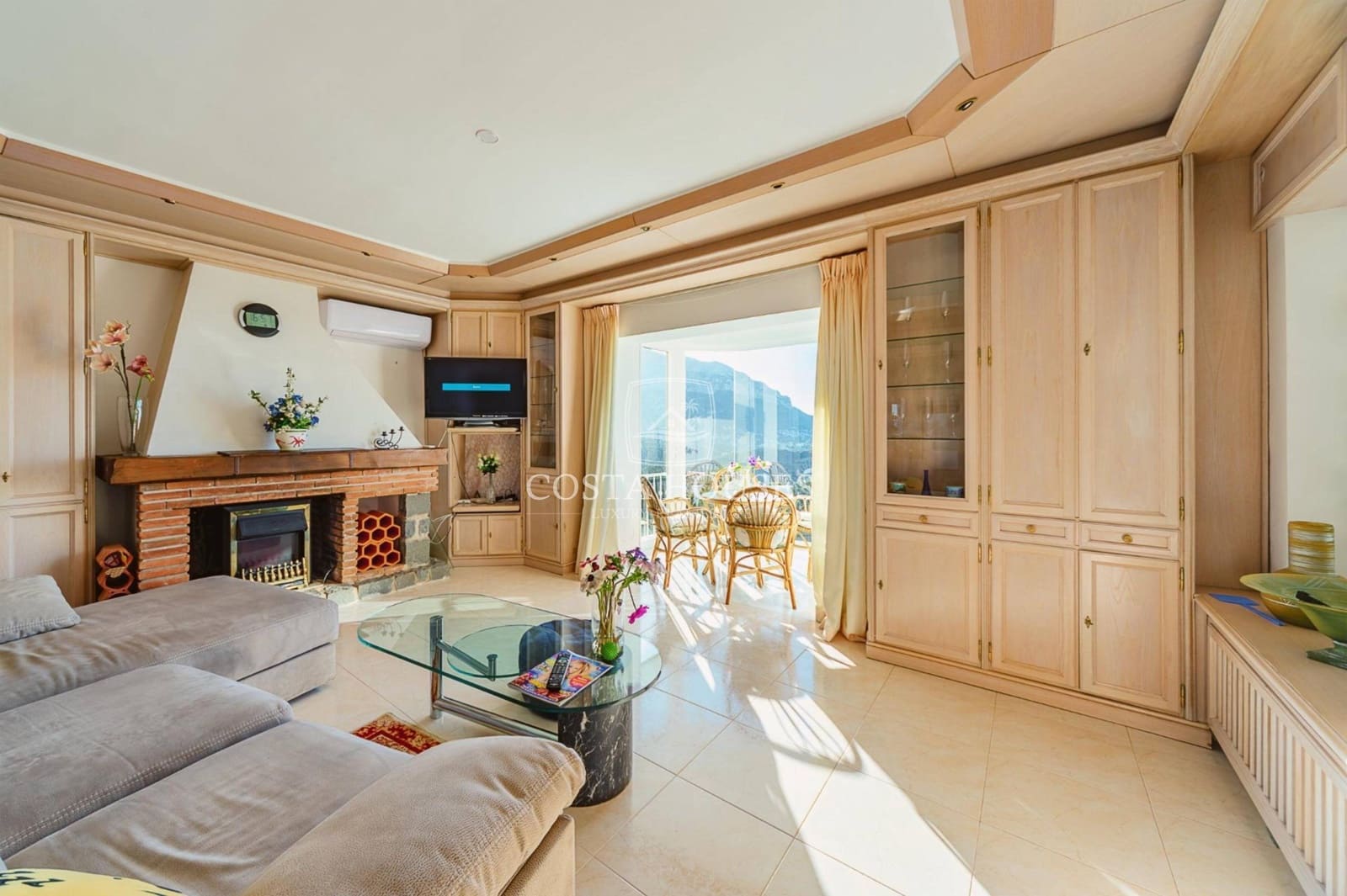 6 bedroom Villa for sale in Denia with pool garage - € 1,350,000 (Ref: 8979076)