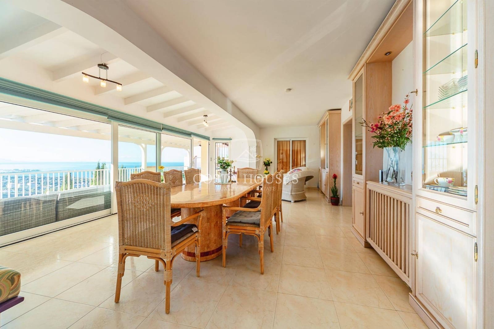 6 bedroom Villa for sale in Denia with pool garage - € 1,350,000 (Ref: 8979076)