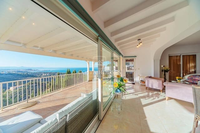 Chalet de 6 habitaciones en Dénia en venta con piscina garaje - 1.350.000 € (Ref: 8979076)