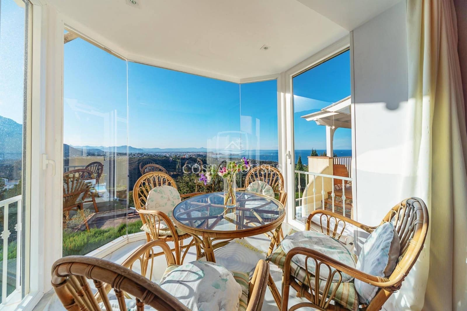 6 bedroom Villa for sale in Denia with pool garage - € 1,350,000 (Ref: 8979076)