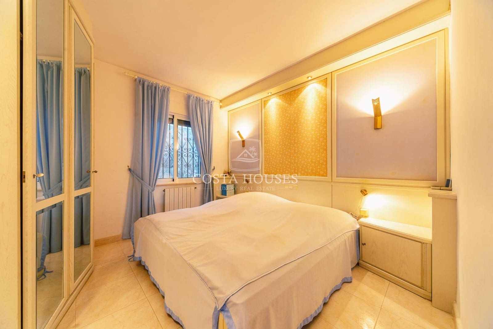 6 bedroom Villa for sale in Denia with pool garage - € 1,350,000 (Ref: 8979076)