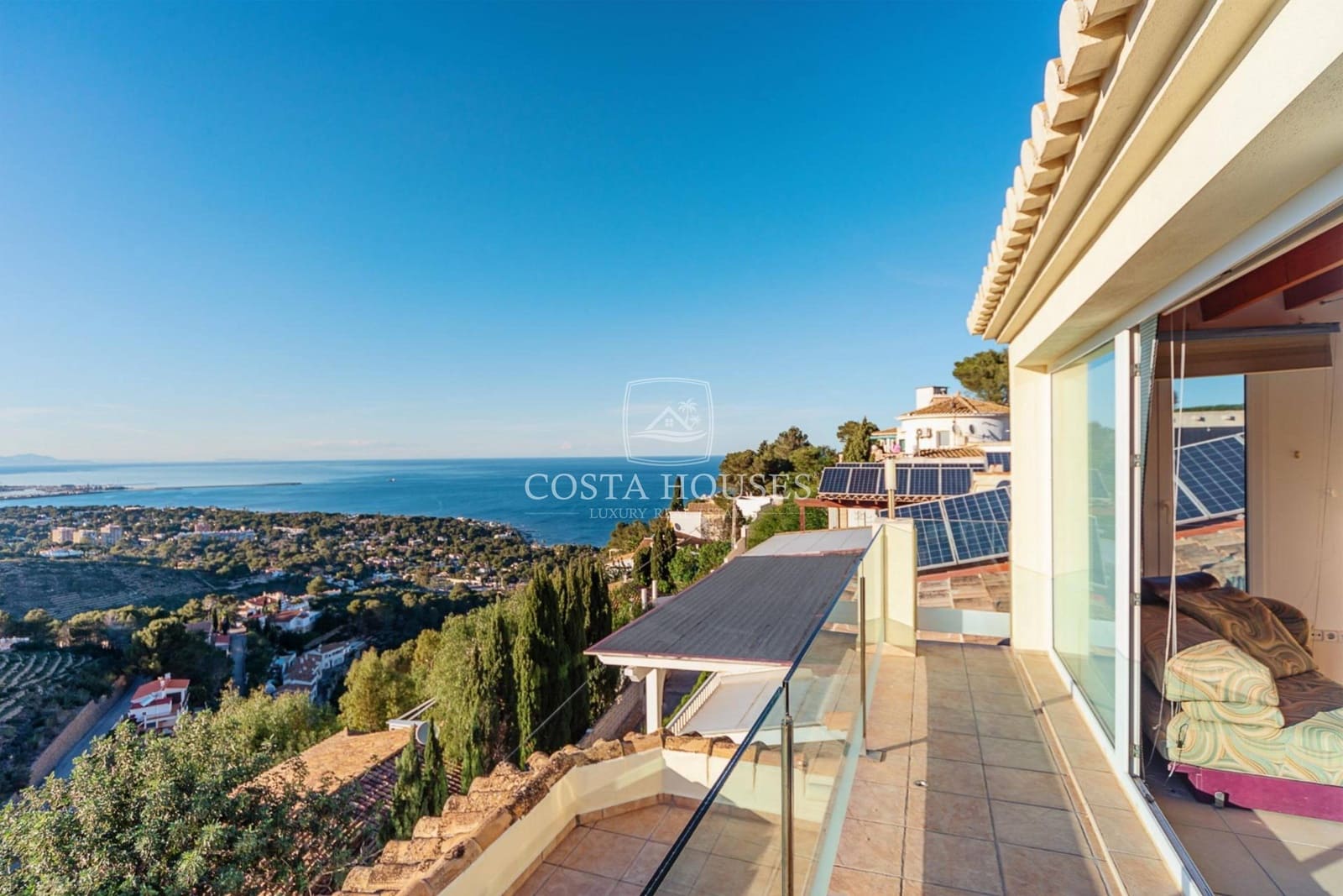 6 bedroom Villa for sale in Denia with pool garage - € 1,350,000 (Ref: 8979076)