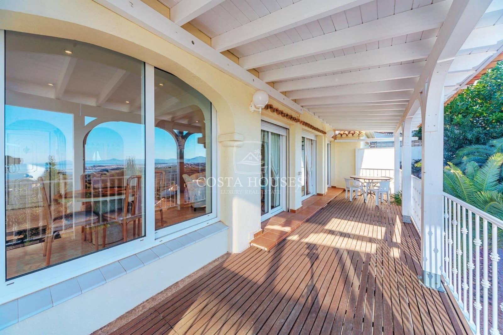 6 bedroom Villa for sale in Denia with pool garage - € 1,350,000 (Ref: 8979076)