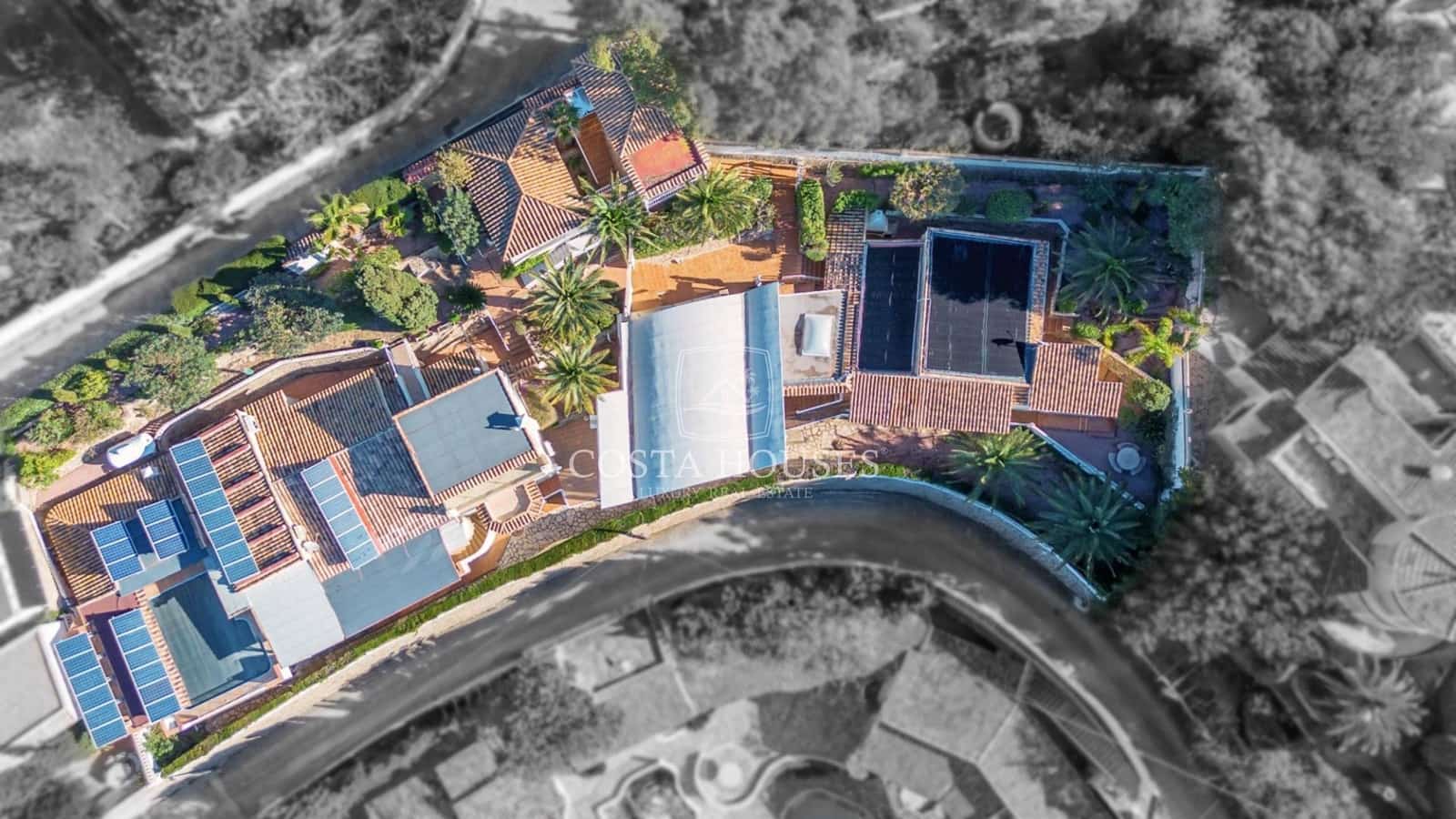 6 bedroom Villa for sale in Denia with pool garage - € 1,350,000 (Ref: 8979076)