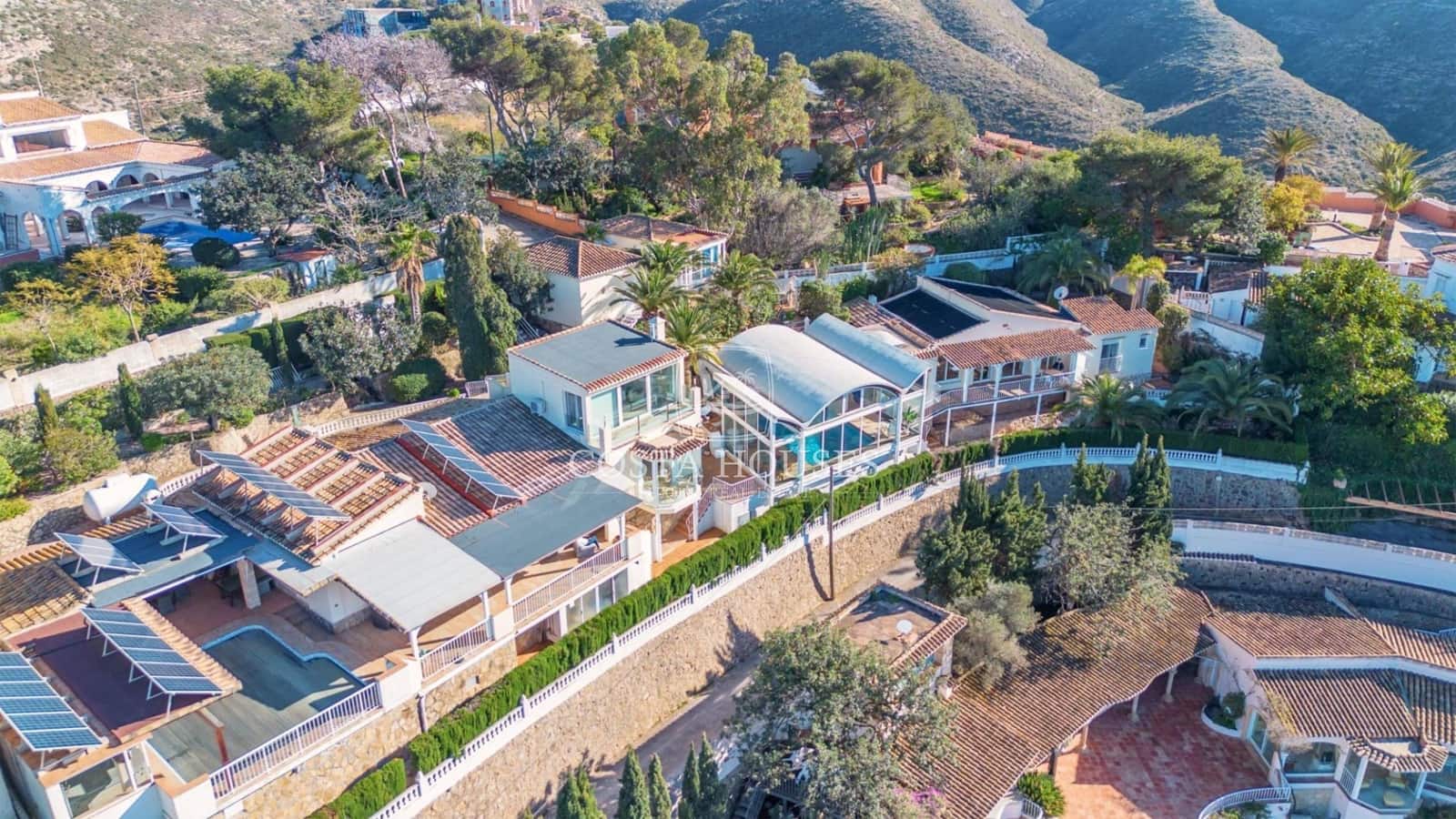 6 bedroom Villa for sale in Denia with pool garage - € 1,350,000 (Ref: 8979076)