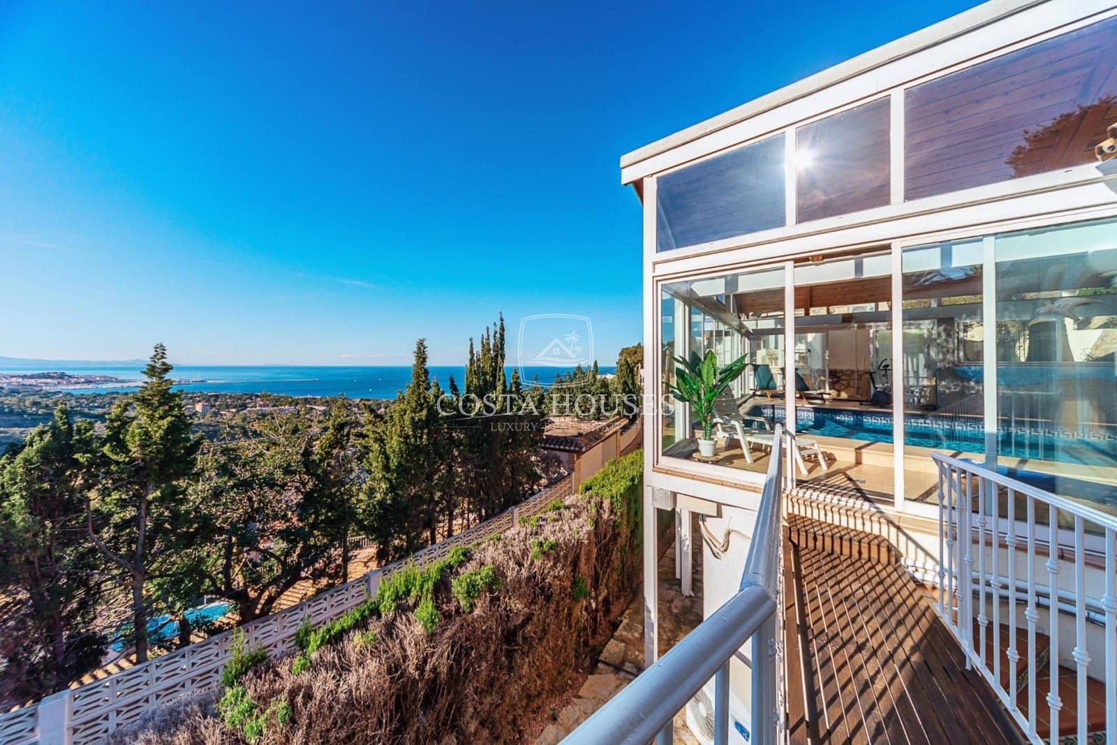 6 bedroom Villa for sale in Denia with pool garage - € 1,350,000 (Ref: 8979076)