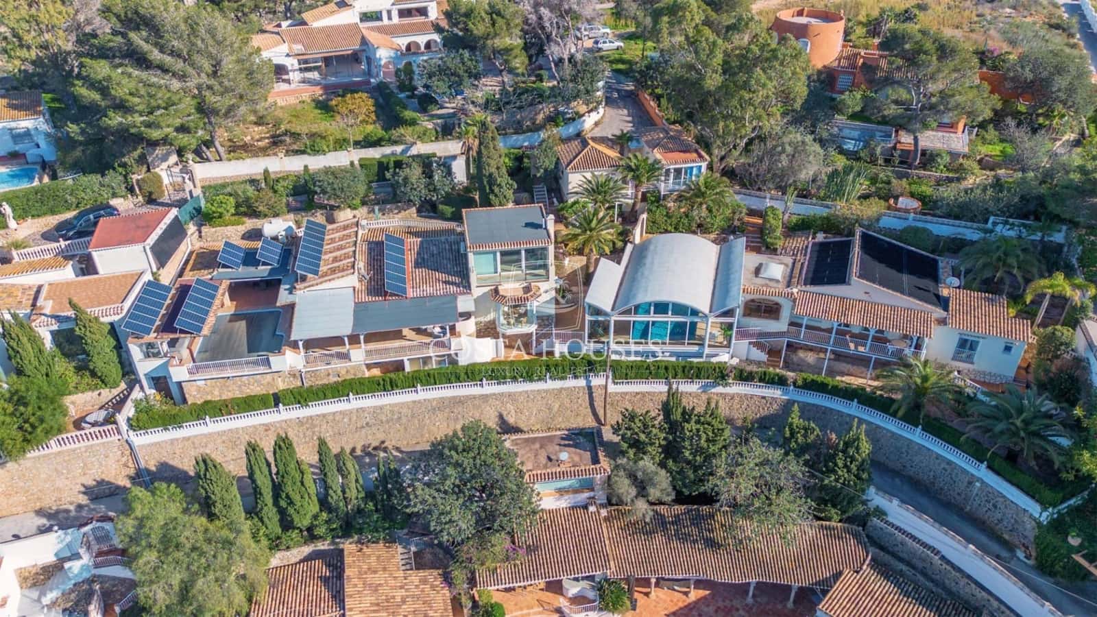 6 bedroom Villa for sale in Denia with pool garage - € 1,350,000 (Ref: 8979076)