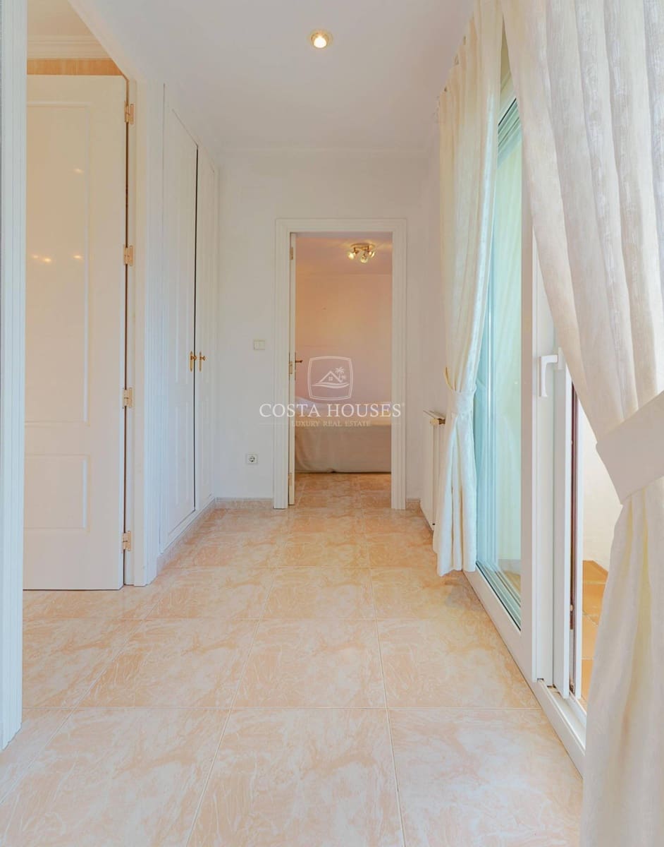 6 bedroom Villa for sale in Denia with pool garage - € 1,145,000 (Ref: 8979076)