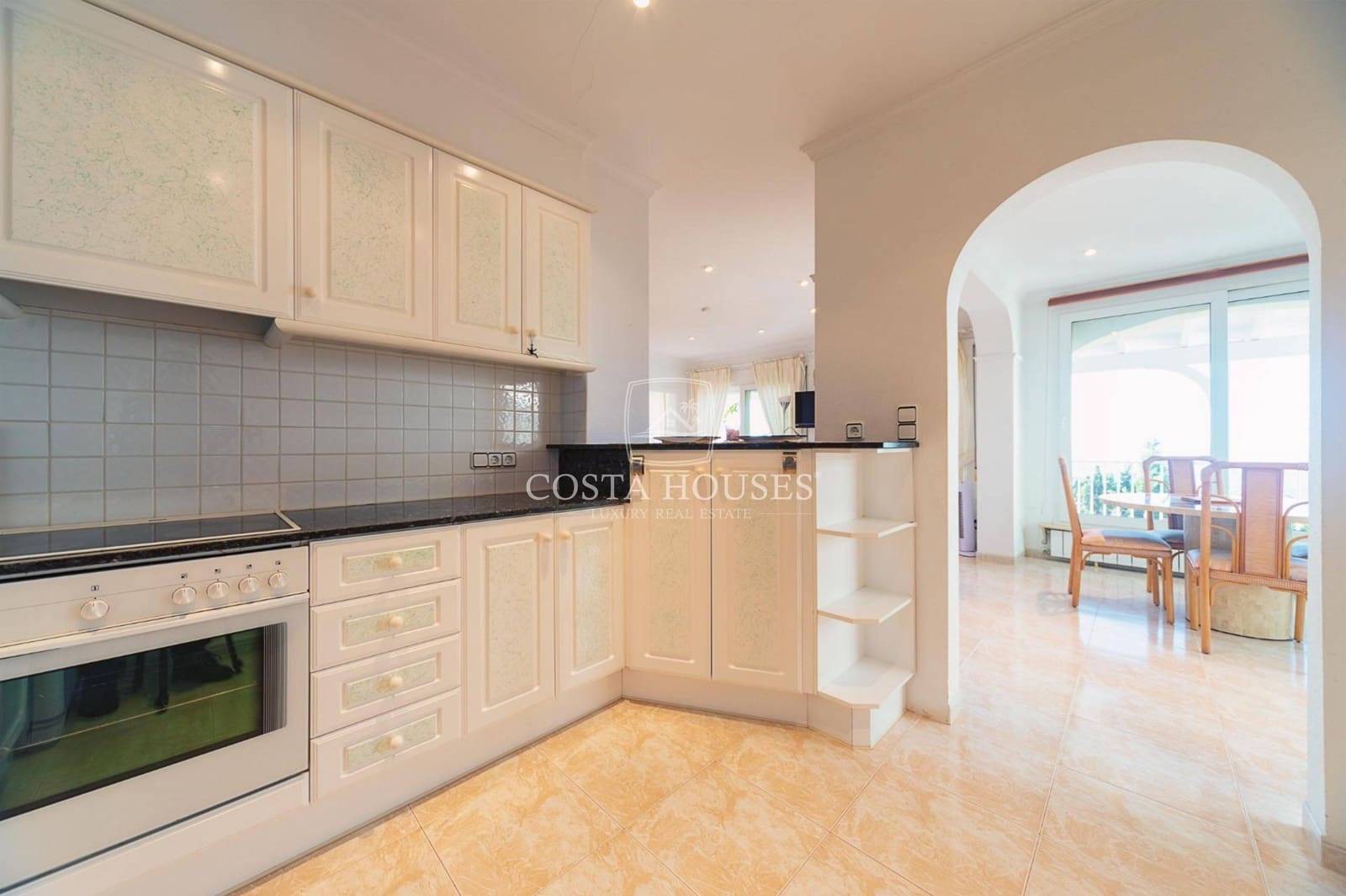 6 bedroom Villa for sale in Denia with pool garage - € 1,145,000 (Ref: 8979076)