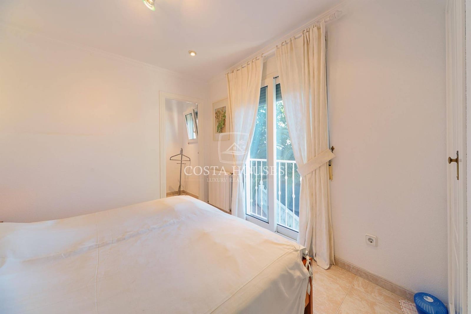 6 bedroom Villa for sale in Denia with pool garage - € 1,145,000 (Ref: 8979076)