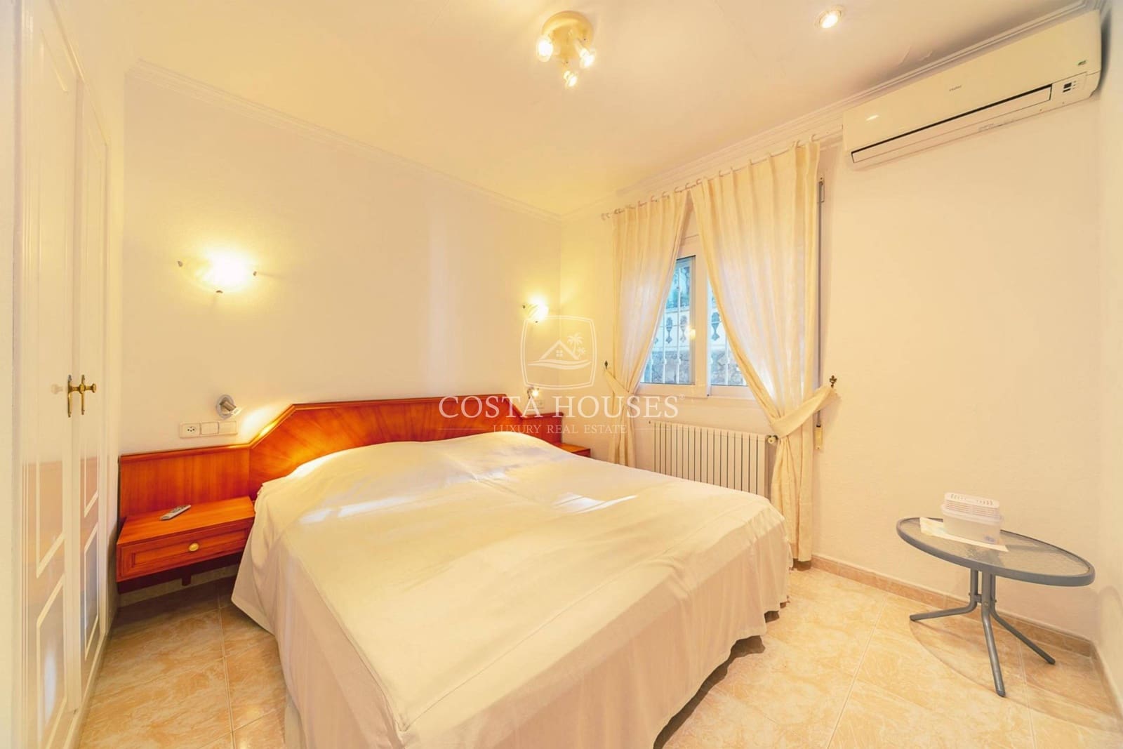 6 bedroom Villa for sale in Denia with pool garage - € 1,145,000 (Ref: 8979076)