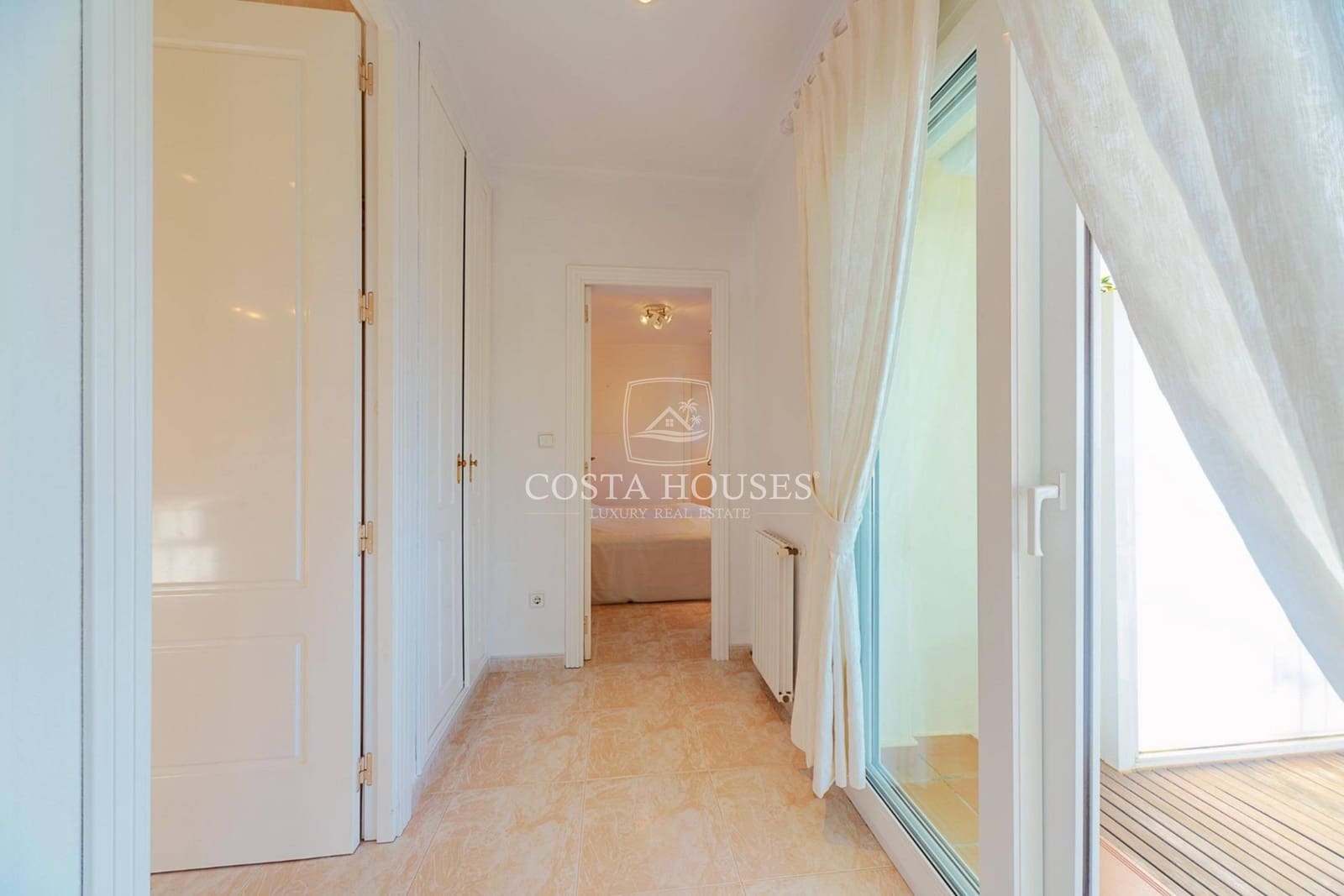 6 bedroom Villa for sale in Denia with pool garage - € 1,145,000 (Ref: 8979076)