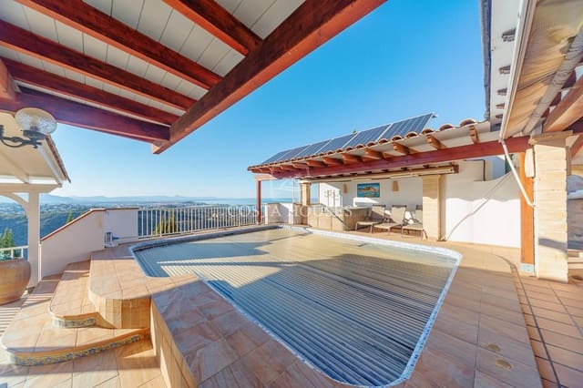 6 soverom Villa til salgs i Dénia med svømmebasseng garasje - € 1 145 000 (Ref: 8979076)