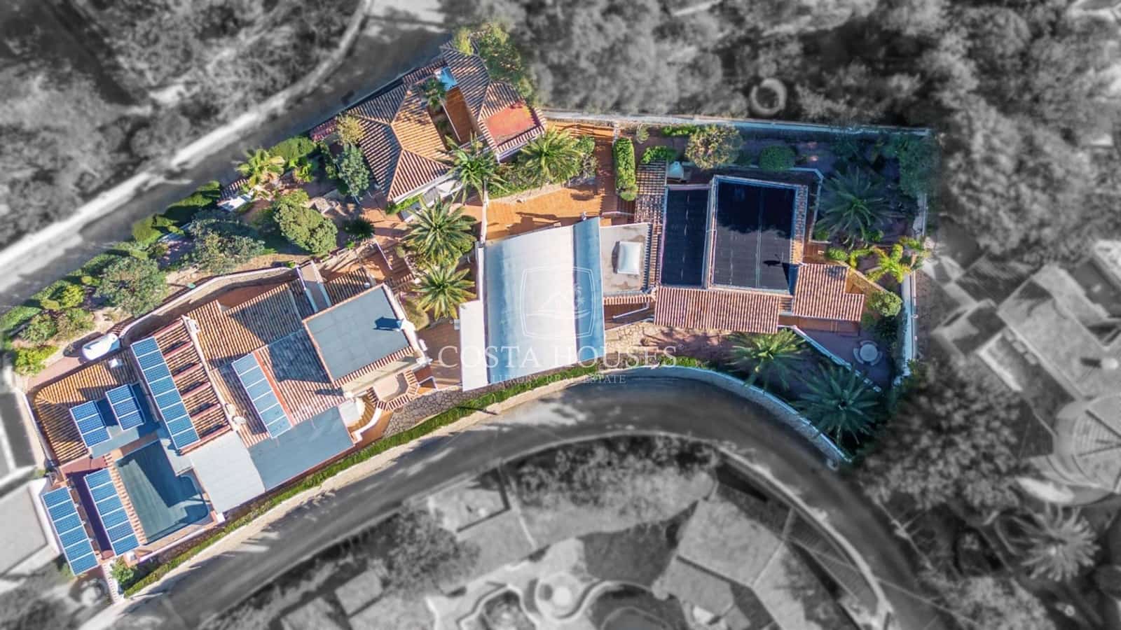 6 bedroom Villa for sale in Denia with pool garage - € 1,145,000 (Ref: 8979076)