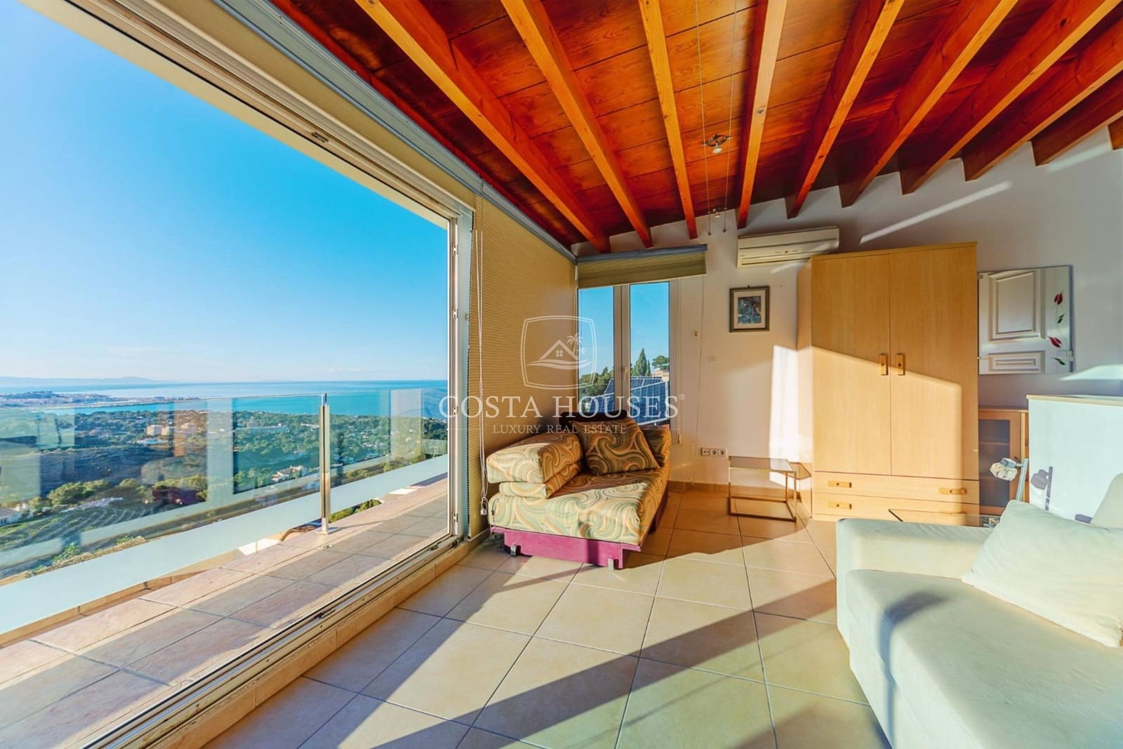 6 bedroom Villa for sale in Denia with pool garage - € 1,145,000 (Ref: 8979076)