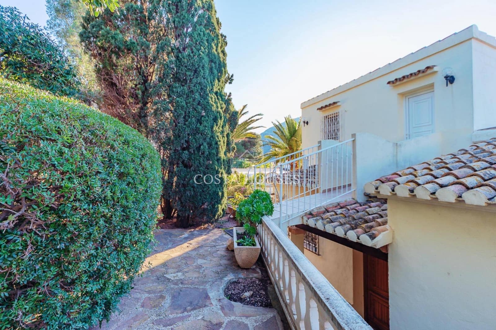6 bedroom Villa for sale in Denia with pool garage - € 1,145,000 (Ref: 8979076)